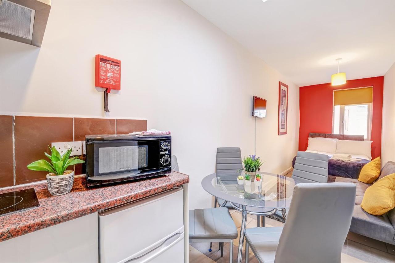 Fernbank Rooms Sudbury Hill, Harrow, Self-Contained Studios With En-Suite Harrow on the Hill Exterior photo