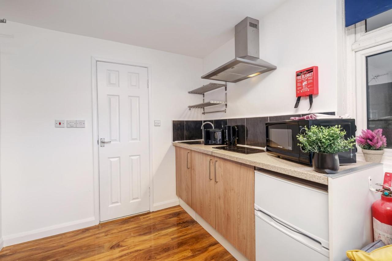 Fernbank Rooms Sudbury Hill, Harrow, Self-Contained Studios With En-Suite Harrow on the Hill Exterior photo